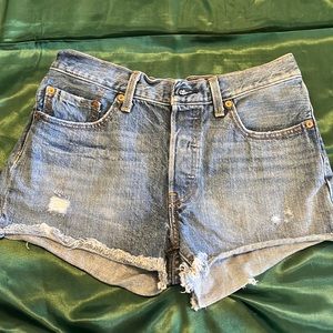 Levi’s 501 shorts 27